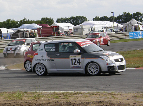 Der er tæt og spændende fights i Suzuki Swift Challenge